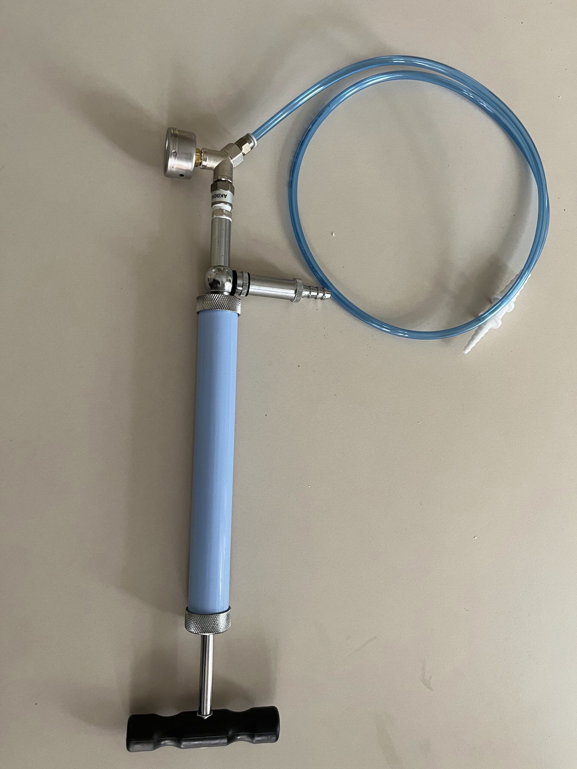 Hand operated vacuum pump