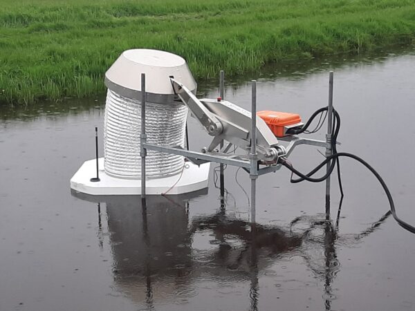 Floating automated ECOFluX chamber